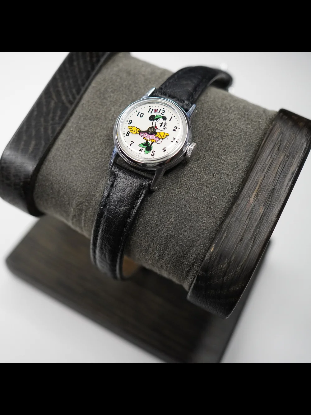 Vintage Disney Minnie Mouse Mechanical Wind-Up Ladies Watch Black Leather Band